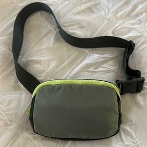 Lululemon Everywhere Belt Bag